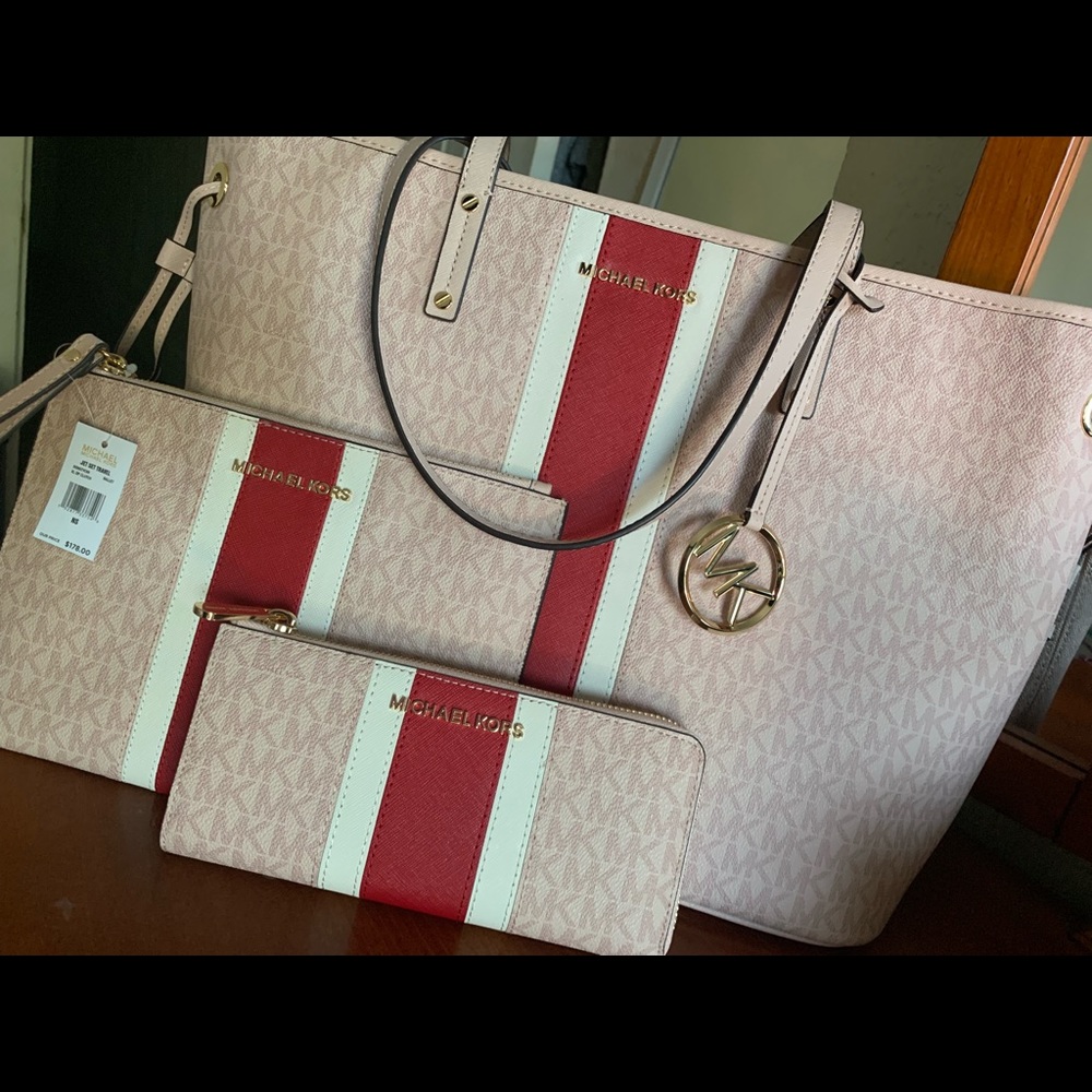 ⭐️SOLD⭐️ Michael Kors Jet Set Tote